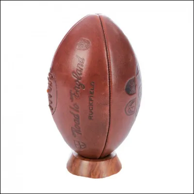 Tro comme trophée : quel trophée récompense léquipe victorieuse du championnat de France de rugby à XV ?