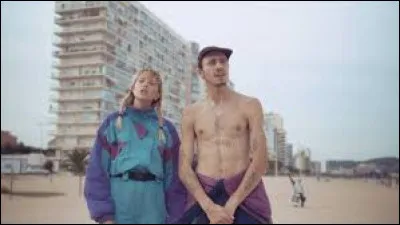 Complétez les paroles de la chanson "Tout oublier" de Roméo Elvis et d'Angèle : N'existe pas sans son contraire, une jeunesse pleine de sentiments 
L'ennui est inconditionnel, je peux ressentir le malaise des gens qui ... .