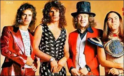 Avec les fautes d'orthographe délibérément faites dans ses titres et ses puissantes mélodies, "Slade" a réussi à caser de nombreux tubes dans les hauts des classements et a influencé de nombreux autres groupes. Formé en 1966, il n'a pas chanté :