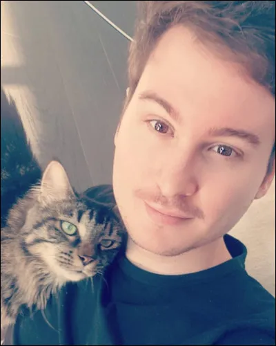 Je suis célèbre sur YouTube et Roblox :