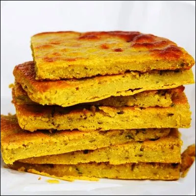 Quelle sp&eacute;cialit&eacute; ni&ccedil;oise est une sorte de cr&ecirc;pe &agrave; base de farine de pois chiche et d�huile d�olive ?