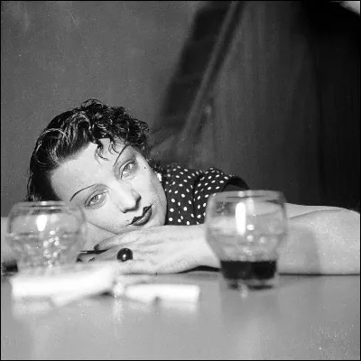 Sous quel pseudonyme l�actrice Alice Prin est-elle devenue la muse des artistes de Montparnasse pendant l�entre-deux-guerres ?