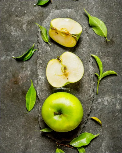 Dans les pommes, les loges sont les cavités qui renferment les pépins. Généralement, on en compte 5.