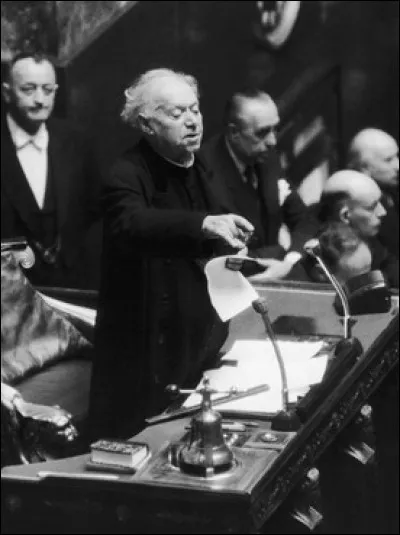 Cet apéritif a été inventé par le fameux chanoine Félix Kir. De quelle ville, cet homme d'église, fut-il député maire durant 22 ans ?