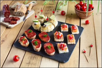 De quel pays sont originaire les Tapas sorte d'amuse-gueules que l'on déguste debout ?