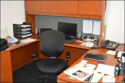 À l'étage, un petit bureau permet à une personne de gérer la partie administrative. Citez un métier dans ce domaine :