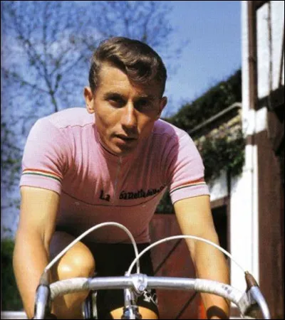 En 1964 il endosse le maillot rose à l'issue du contre-la-montre et le conservera pendant 18 étapes et cela jusqu'à l'arrivée.