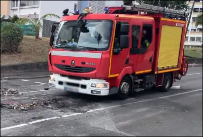 Ce camion de pompiers arrive en trombe sur une mission. De quel type d'intervention s'agit-il ?