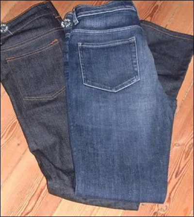 Dans quelle ville en faisant la contrefaçon de la toile de jean fut inventé le tissu denim à base de fils de soie ?