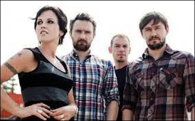 De quel groupe la chanteuse Dolores O'Riordan, décédée en 2018 était-elle la chanteuse ?