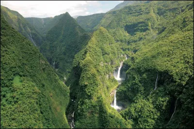Tu es parachuté sur une île desserte, quel objet emportes-tu avec toi ?
