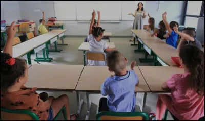 Envers les nouveaux élèves je :