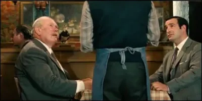 Les films OSS117 sont des pastiches de James bond qui reprennent à la française des clichés comme la phrase permettant de reconnaître les agents secrets. Mais quelle est cette phrase secrète ?