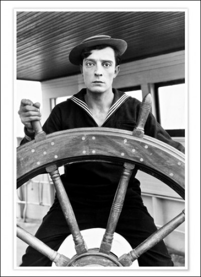 Quel est le surnom de Buster Keaton célèbre comique du cinéma muet des années 1920 ?