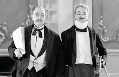 Dans quel film de 1952 peut-on savourer les retrouvailles de Chaplin et Keaton, ces deux géants du cinéma comique ?