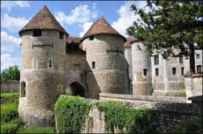 Je vous propose de commencer notre balade en Normandie, au château d'Harcourt. Commune de l'arrondissement de Bernay, elle se situe dans le département ...