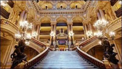 Y a une fête chez les potes de tes parents la famille Macron. Comment tu vas t'y prendre pour trouver un beau costume ? On va faire du shopping ?