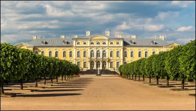 Dans quel pays se trouve Rundale ?