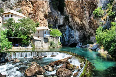 Dans quel pays se trouve Blagaj ?