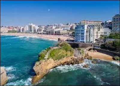 Comment appelle-t-on les habitants de la ville de Biarritz ?
