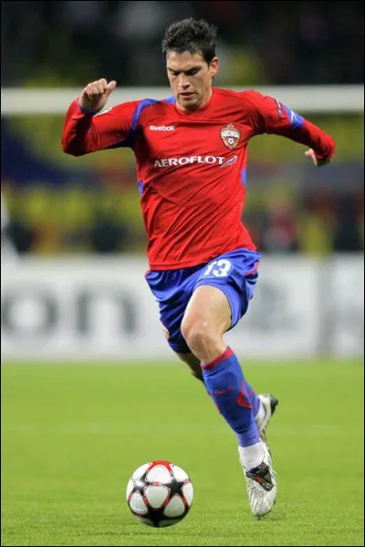 Que demande un footballeur à un coiffeur ?