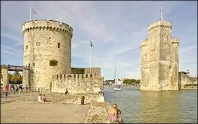 Dans quel département se situe la ville de La Rochelle ?