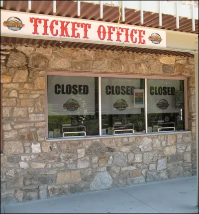 Vous devez payer l'entrée au...