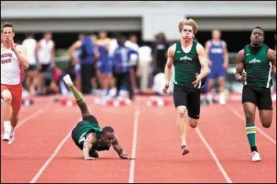 « Jai vraiment cru que tavais le potentiel pour devenir un coureur. Mais cétait avant que tu te vautres. Super ta gamelle.»