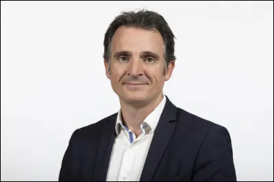 Que fait l'albatros lorsqu'il pousse son cri ?