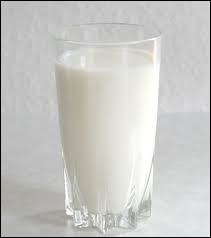 Une vache produit 6 litres de lait par jour. Combien produit-elle de litres de lait en une semaine ?