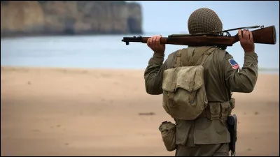 A quel grand réalisateur américain doit-on le documentaire sur la Seconde Guerre mondiale intitulé "Pourquoi nous combattons" ?