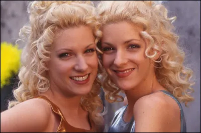 Dans la série "Premiers Baisers", comment s'appellent les jumelles ?