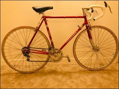 À qui, cette image évoquant un film ou un rôle, est-elle associée ?
 
(Plusieurs réponses possibles)