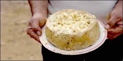 Le casu marzu est un fromage...