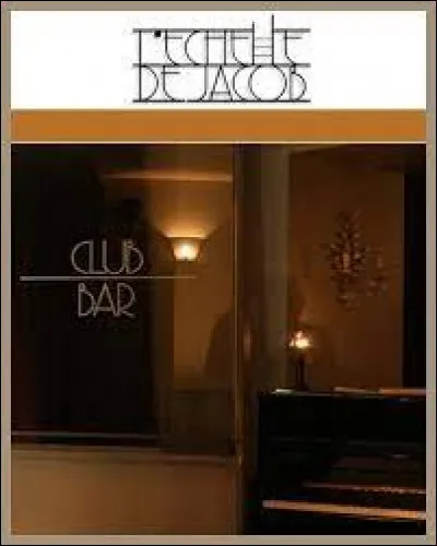 Sur quelle rive de la Seine était situé le cabaret "L'Échelle de Jacob" ?
