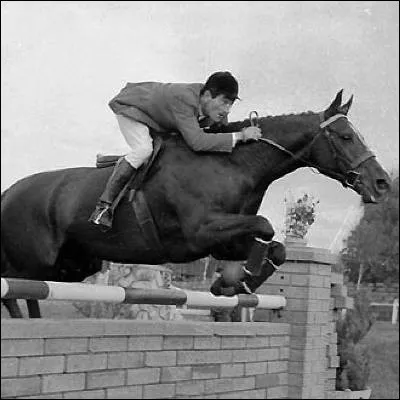 Quel cavalier français a remporté deux titres olympiques en saut dobstacles en 1952 et 1964 ?