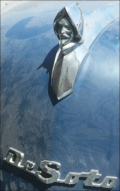 Quelle marque de voiture américaine a utilisé cette tête de moine sur le capot de ses modèles ?