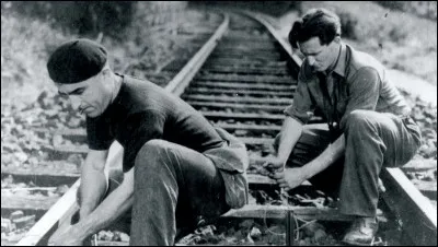 Quel film célèbre s'inspire de la résistance des cheminots français pendant la Seconde Guerre mondiale ?