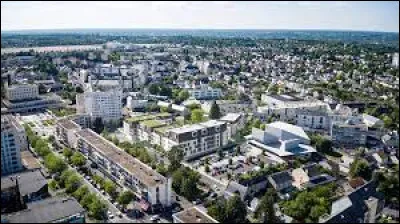 Dans quel département se trouve la ville de Joué-lès-Tours ?