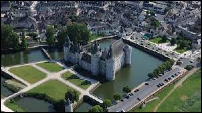 Dans quel département se trouve la ville de Sully-sur-Loire ?