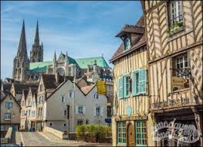 Dans quel département se situe la ville de Chartres ?