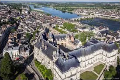 Dans quel département se situe la ville de Blois ?