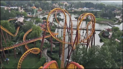 Quel est ce parc d'attraction se trouvant à Plailly ?