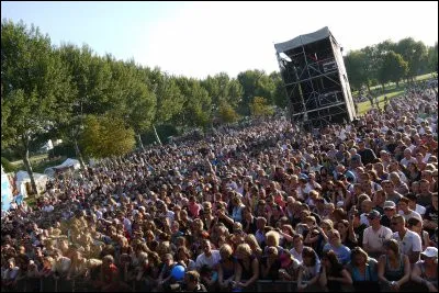 As-tu peur de t'exprimer ou de jouer d'un instrument en public devant des milliers voire des millions de personnes ?