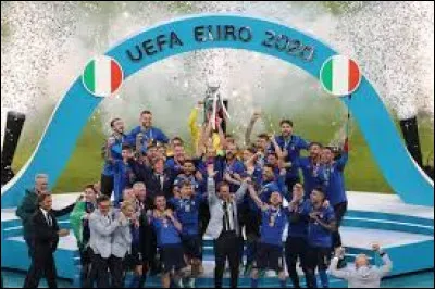 Quelle équipe a perdu contre l'Italie lors de la finale de l'Euro 2020 ?