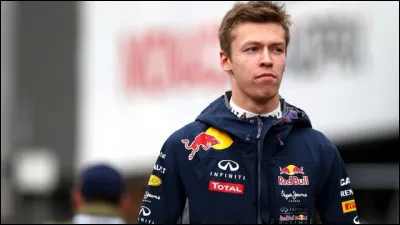 Cette nouvelle r&eacute;glementation technique introduite en 2014 chamboule les perspectives chez Red Bull puisque Daniil Kvyat, promu pour la saison 2015 dans l'&eacute;curie principale bat son co&eacute;quipier et pilote r&eacute;f&eacute;rent de l'&eacute;curie dans le championnat pilote. Quel est son num&eacute;ro de course ?