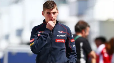 Max Verstappen est le plus jeune pilote &agrave; faire ses d&eacute;buts en Fomule 1. La saison 2015 de F1 voit l'arriv&eacute;e d'un talentueux pilote n&eacute;erlandais seulement &acirc;g&eacute; de 17 ans. Quel est le num&eacute;ro de course qui lui a &eacute;t&eacute; attribu&eacute; ?