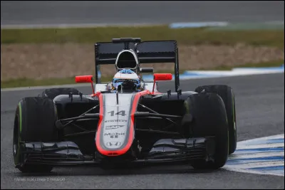 Bless&eacute; pour la manche inaugurale de la saison 2015, le pilote de la voiture num&eacute;ro 14 se fait remplacer par le pilote de la voiture num&eacute;ro 20. Qui est au volant de la monoplace num&eacute;ro 14 ?