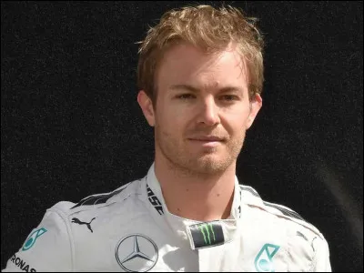 La saison 2014 a montr&eacute; que l'&eacute;curie Mercedes &eacute;tait la mieux pr&eacute;par&eacute;e &agrave; la nouvelle r&eacute;glementation technique introduite cette ann&eacute;e-l&agrave;. Cet avantage n'a pas servi &agrave; Nico Rosberg puisque le sacre lui a &eacute;chapp&eacute;. Quel num&eacute;ro est appos&eacute; sur sa voiture ?