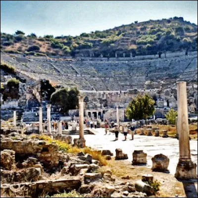 Quel type de monument est la Merveille du monde qui se trouvait &agrave; Eph&egrave;se, dans l�actuelle Turquie ?